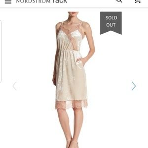 Madison&Berkley NWT size Large velvet & lace dress